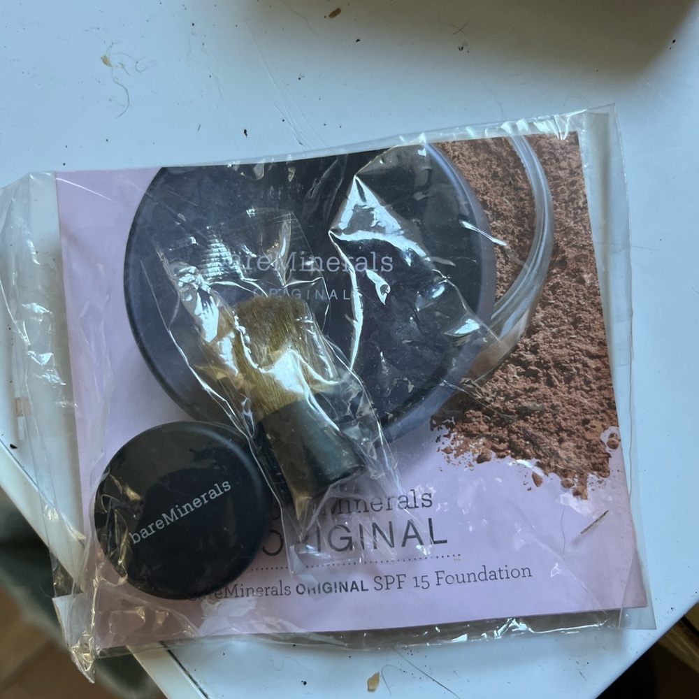 bareMinerals Foundation Sample W/brush SPF 15, New